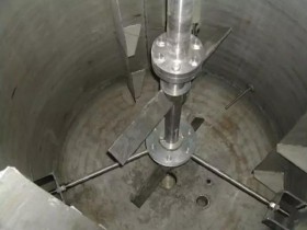 制药搅拌罐使用EM303B变频器应用案例